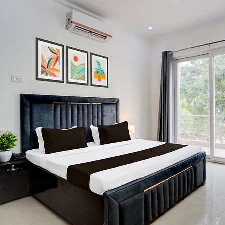شقة Super Townhouse Sector 53 Golf Course Road غورغاون المظهر الخارجي الصورة